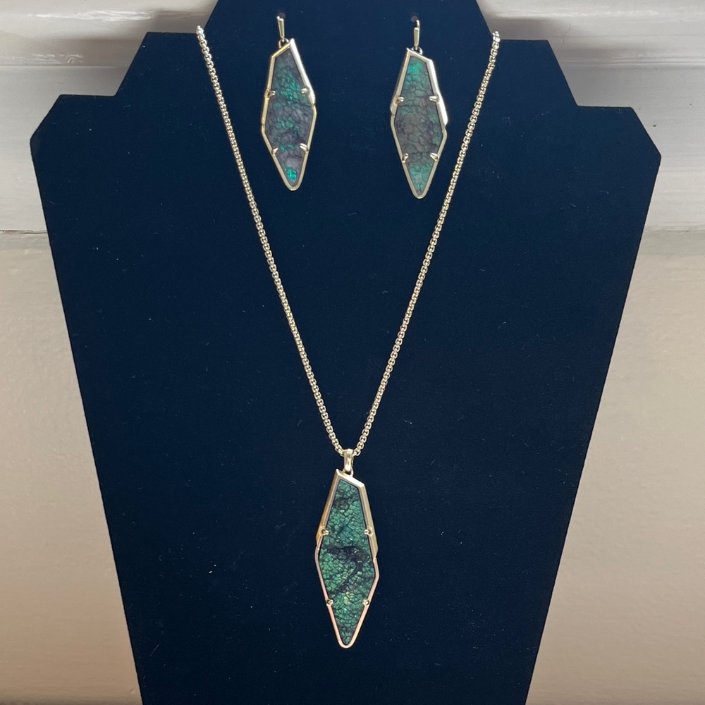 Kendra Scott Silver and Green Necklace and Earrings Set